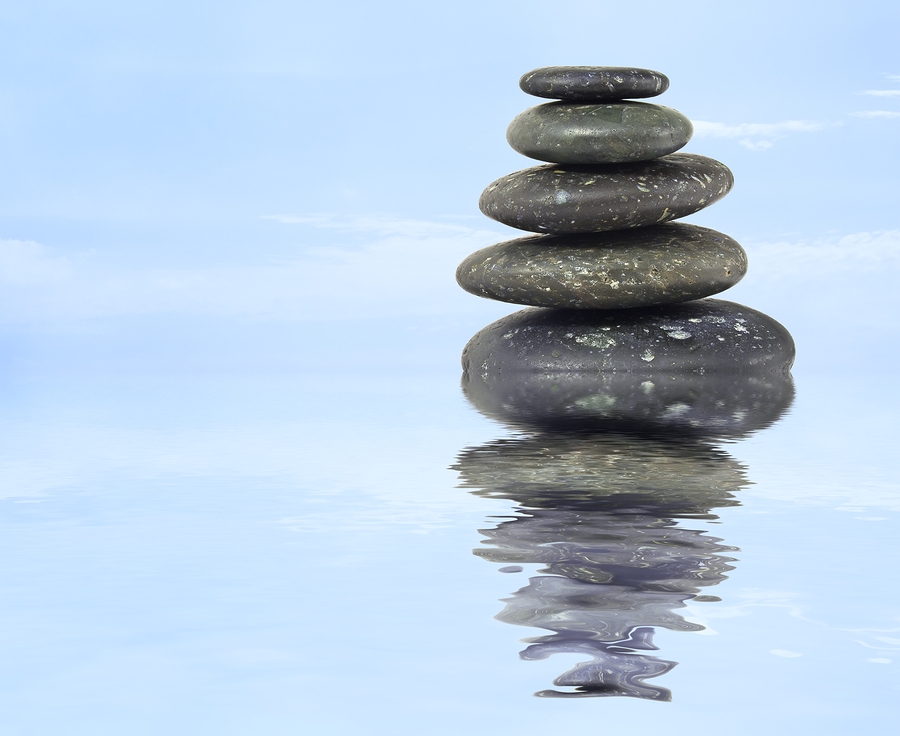 Грей дзен. Ваза сбалансированные камни. Стек белых сбалансированных дзен курортных камней. Balancing Stones логотип. Hilary Zen.
